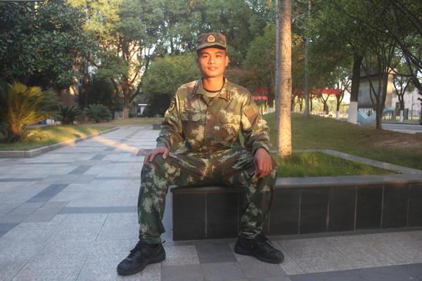 2010级计算机科学与技术2班学生李剑威，现为武警江西省总队第二支队副连长.png